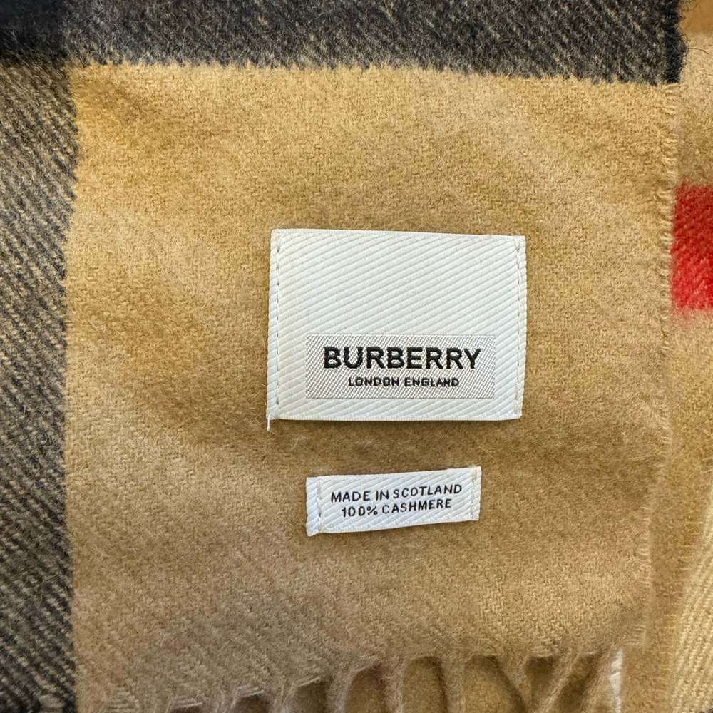 Burberry Classic Plaid Scarf (unisex) - Picture 2 of 5